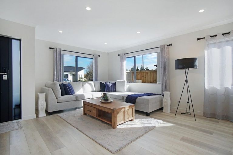 Photo of property in 3 Toropapa Close, Takanini, 2110