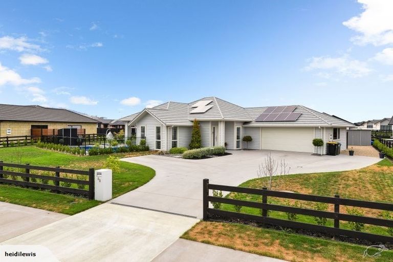 Photo of property in 32 Mike Smith Drive, Cambridge, 3434