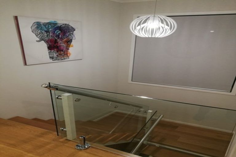 Photo of property in 2/598 Beach Road, Rothesay Bay, Auckland, 0630