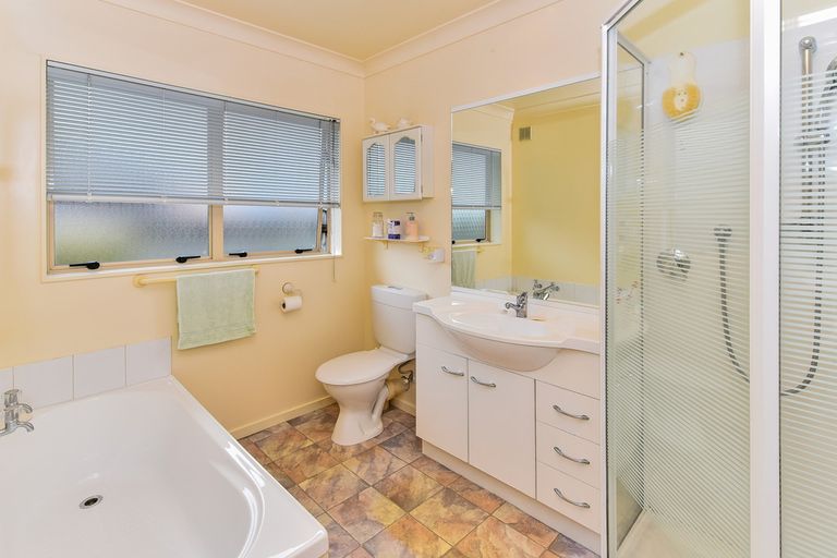 Photo of property in 502 Great South Road, Rosehill, Papakura, 2113