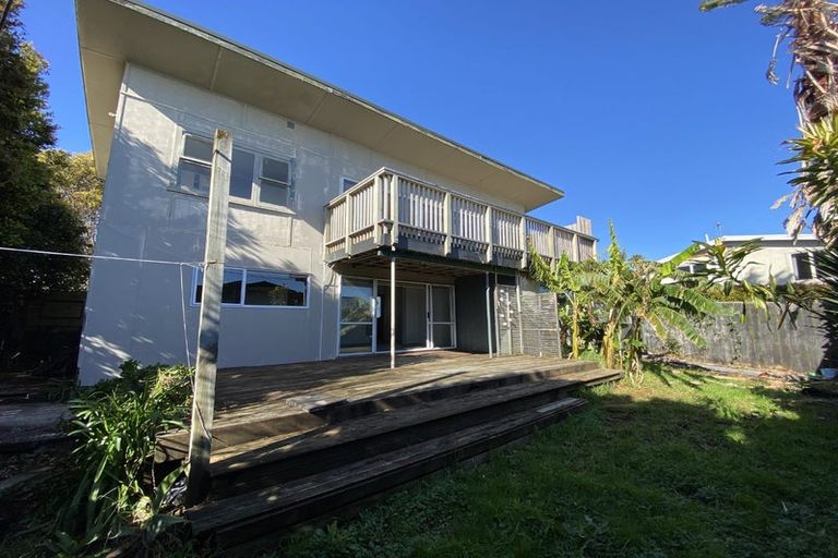 Photo of property in 1412 Whangaparaoa Road, Army Bay, Whangaparaoa, 0930