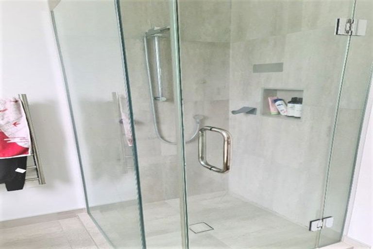 Photo of property in 1/14 Rothesay Bay Road, Rothesay Bay, Auckland, 0630