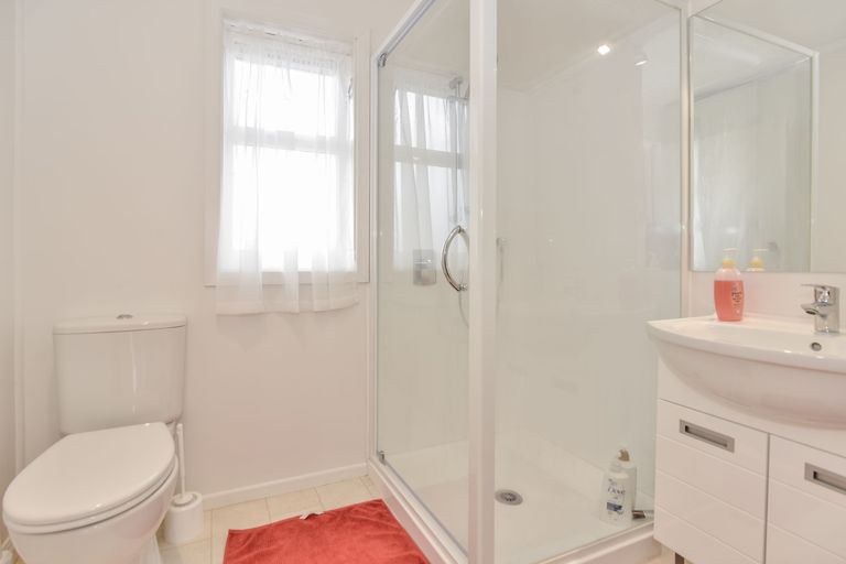 Photo of property in 30 Woodglen Road, Glen Eden, Auckland, 0602