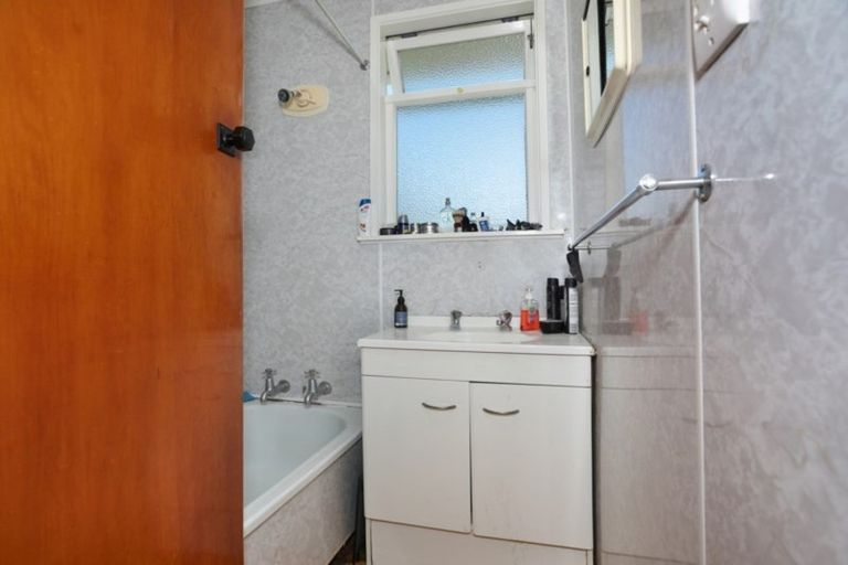 Photo of property in 23 Holland Crescent, Bulls, 4818