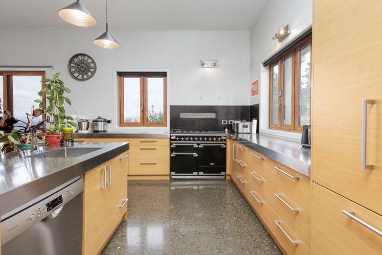 Photo of property in 246 Centrewood Park Road, Waimate, 7977