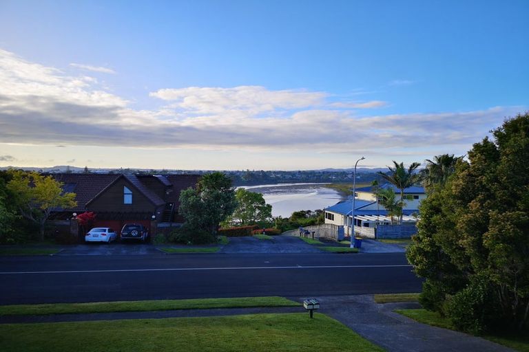 Photo of property in 136 West Harbour Drive, West Harbour, Auckland, 0618
