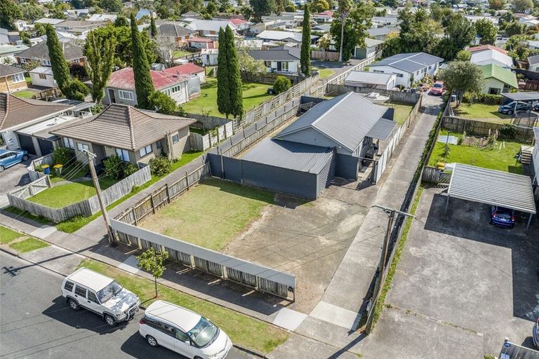 Photo of property in 125 Bruce Mclaren Road, Henderson, Auckland, 0612
