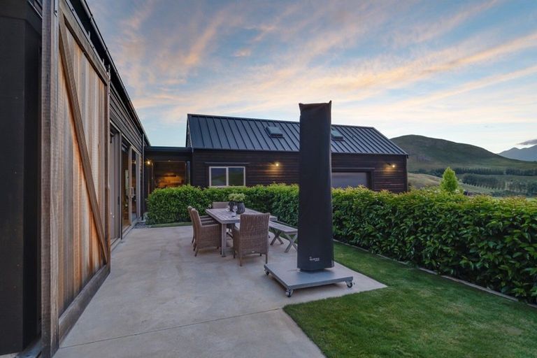 Photo of property in 92 Threepwood Road, Lake Hayes, Queenstown, 9371