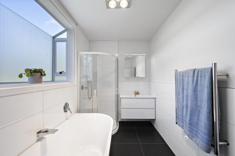 Photo of property in 407 Muritai Road, Eastbourne, Lower Hutt, 5013