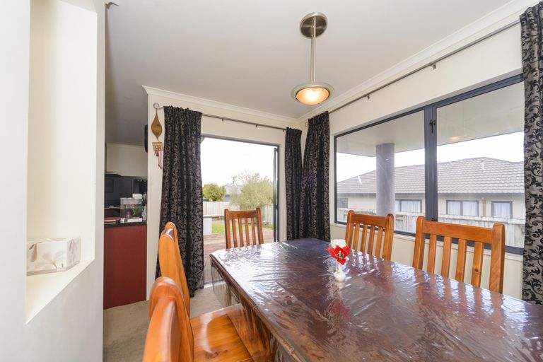 Photo of property in 22 Logan Way, Kelvin Grove, Palmerston North, 4414