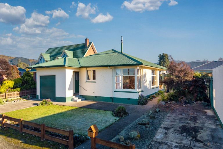 Photo of property in 30 Hughes Street, Waimate, 7924