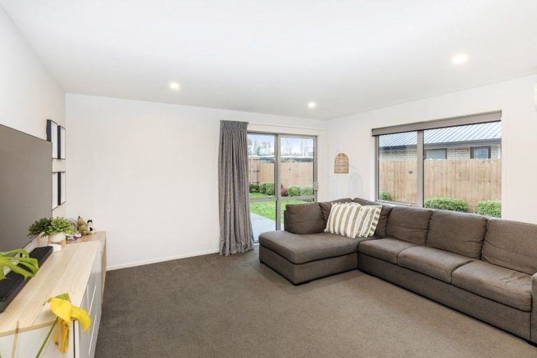 Photo of property in 28 Evelyn Crescent, Marshland, Christchurch, 8083