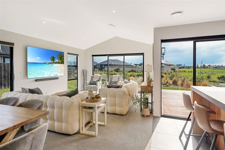 Photo of property in 17 Angus Place, Rangiora, 7400