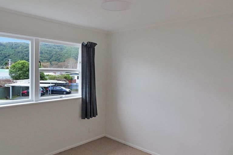 Photo of property in Shakespeare Flats, 8/48 Merton Street, Trentham, Upper Hutt, 5018
