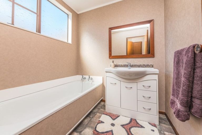 Photo of property in 16 Akepiro Place, Tawhero, Whanganui, 4501