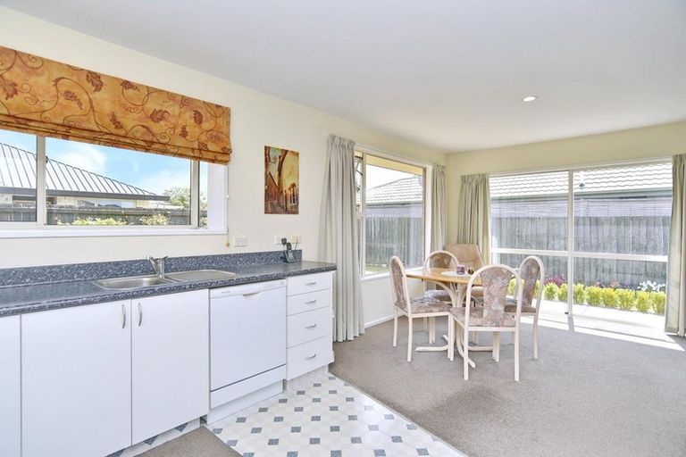 Photo of property in 1/6 Kohuhu Lane, Burwood, Christchurch, 8083