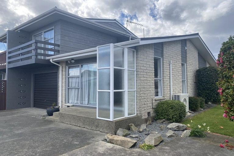 Photo of property in 8a Wyatt Place, Russley, Christchurch, 8042