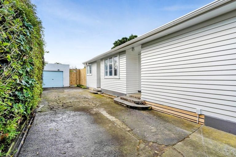 Photo of property in 85 Whitcombe Road, Opunake, 4616