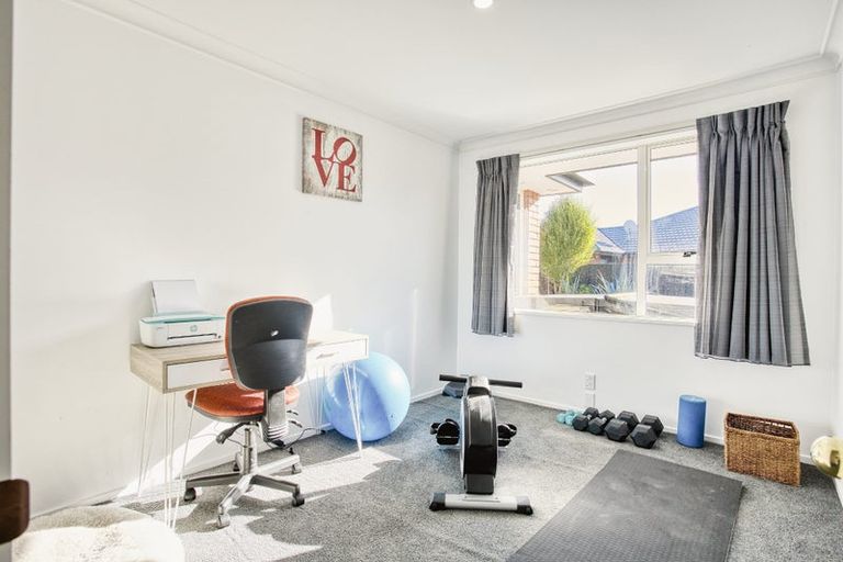 Photo of property in 41 Broadhaven Avenue, Parklands, Christchurch, 8083
