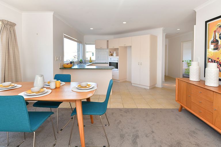 Photo of property in 22 Dan Tori Place, Orewa, 0931