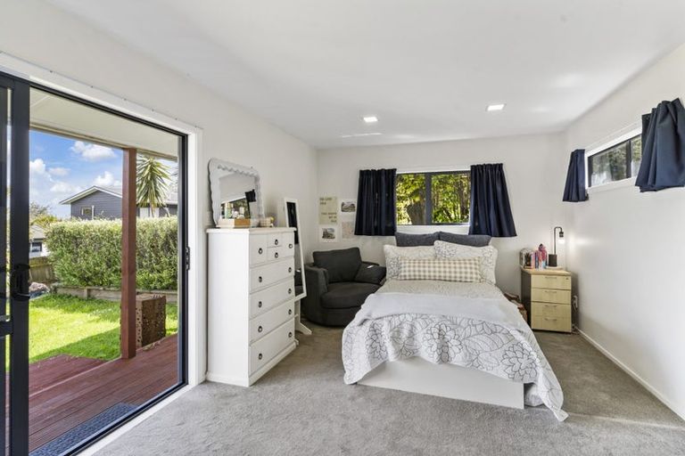 Photo of property in 1/37 Roberts Road, Glenfield, Auckland, 0629