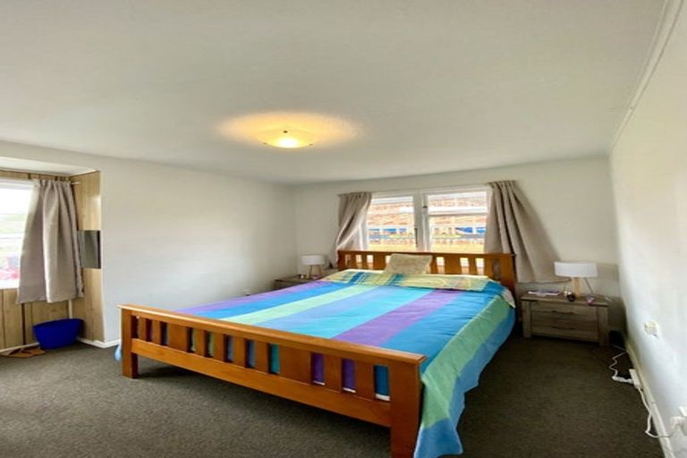 Photo of property in 15 Holdsworth Avenue, Trentham, Upper Hutt, 5018