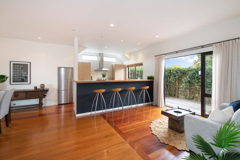 Photo of property in 46 St Michaels Avenue, Point Chevalier, Auckland, 1022