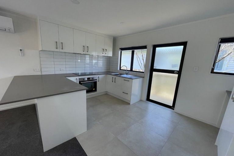 Photo of property in 35 Tarata Crescent, Mangere Bridge, Auckland, 2022