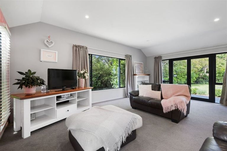 Photo of property in 9 Gwen Place, Redwood, Christchurch, 8051