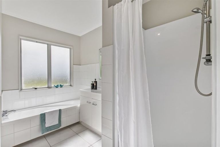 Photo of property in 123 Oreil Avenue, West Harbour, Auckland, 0618