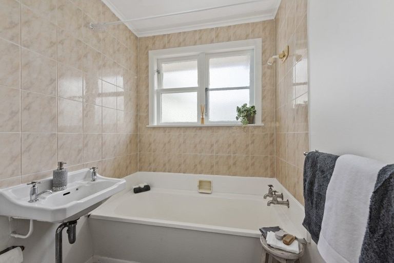 Photo of property in 3b Seon Place, Clouston Park, Upper Hutt, 5018