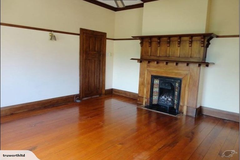 Photo of property in 2/4 Marine Terrace, Bayswater, Auckland, 0622