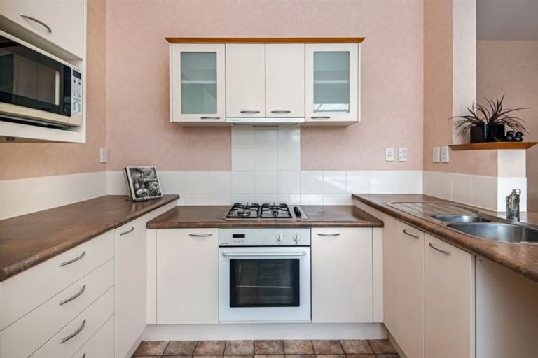 Photo of property in 7 Cinnabar Place, Westgate, Auckland, 0614