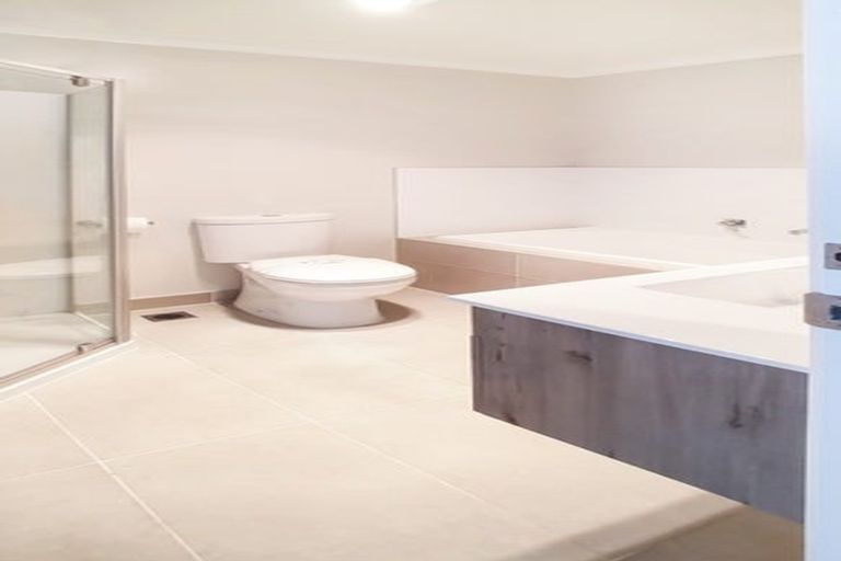 Photo of property in 18 Oioi Road, Hobsonville, Auckland, 0616