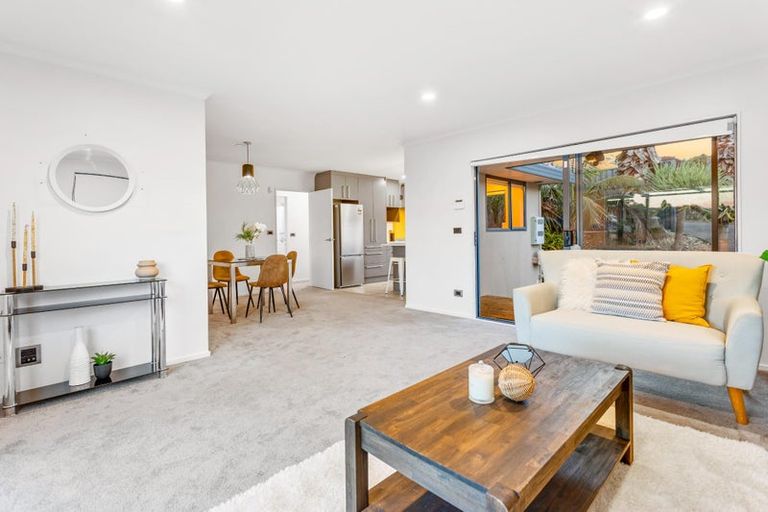 Photo of property in 21 Breenagh Place, Massey, Auckland, 0614