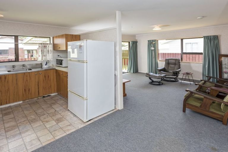 Photo of property in 2/3 Seaward Place, Wattle Downs, Auckland, 2103