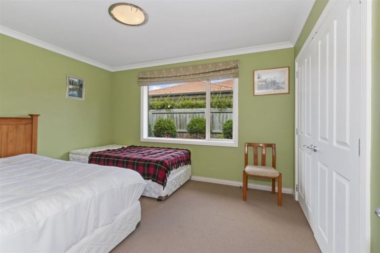 Photo of property in 18 Willowview Drive, Redwood, Christchurch, 8051