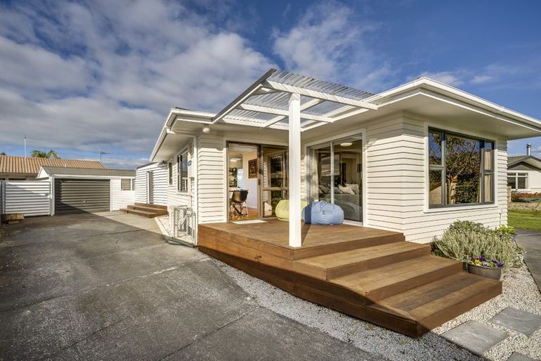 Photo of property in 16 Surrey Street, Taradale, Napier, 4112