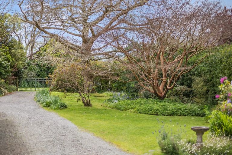 Photo of property in 31-33 Karu Crescent, Waikanae, 5036