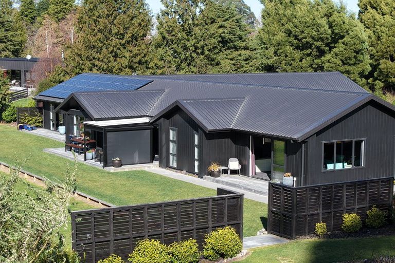 Photo of property in 2 Nga Tui Lane, Acacia Bay, Taupo, 3385