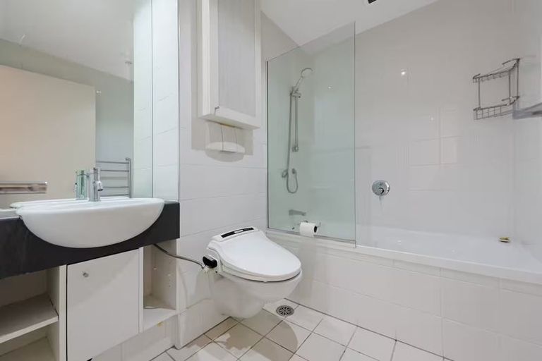 Photo of property in Sanctum Apartments, 73/10a Ebor Street, Te Aro, Wellington, 6011