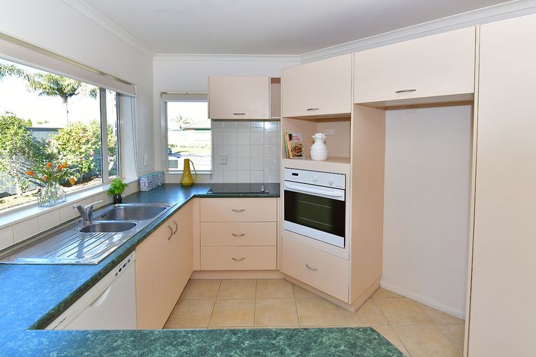 Photo of property in 22 Dan Tori Place, Orewa, 0931