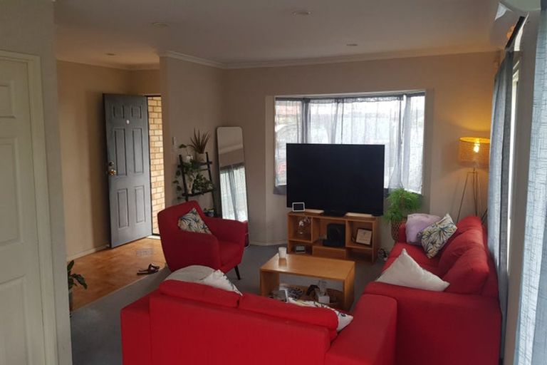 Photo of property in 3 Boderg Way, East Tamaki, Auckland, 2016