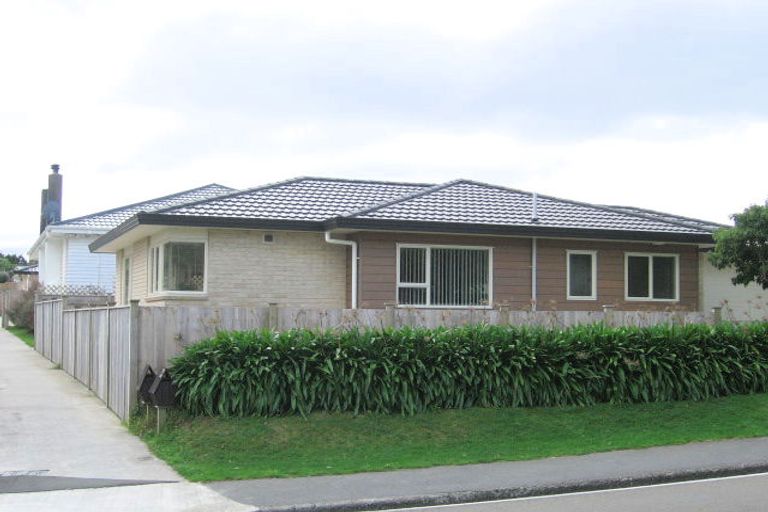 Photo of property in 29 Horokiwi Road West, Newlands, Wellington, 6037