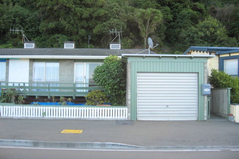 Photo of property in 125 Marine Parade, Seatoun, Wellington, 6022