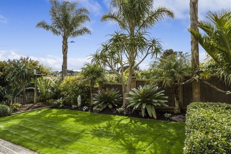 Photo of property in 38 Catalina Crescent, Forrest Hill, Auckland, 0620