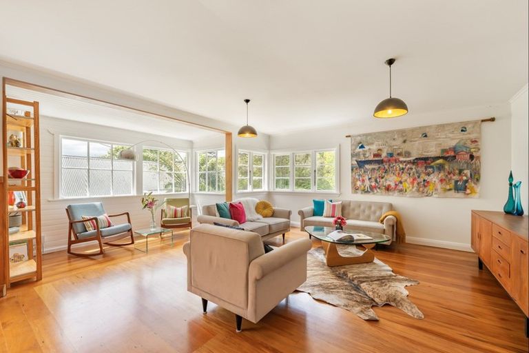 Photo of property in 82 Pinehaven Road, Pinehaven, Upper Hutt, 5019