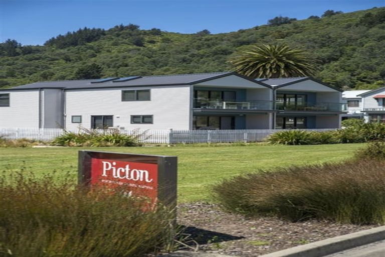 Photo of property in 3 Surrey Street, Picton, 7220