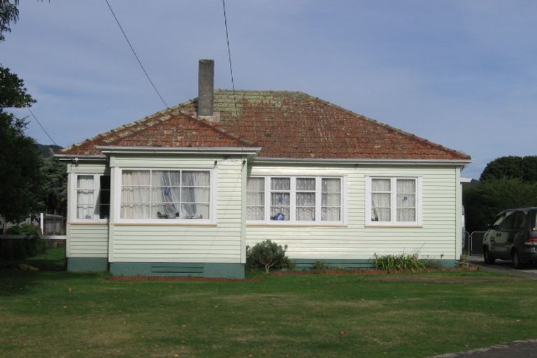 Photo of property in 1 Deans Grove, Taita, Lower Hutt, 5011