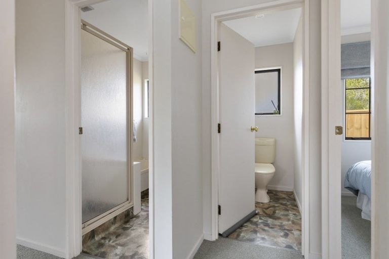 Photo of property in 2/19 Brunette Drive, Acacia Bay, Taupo, 3330